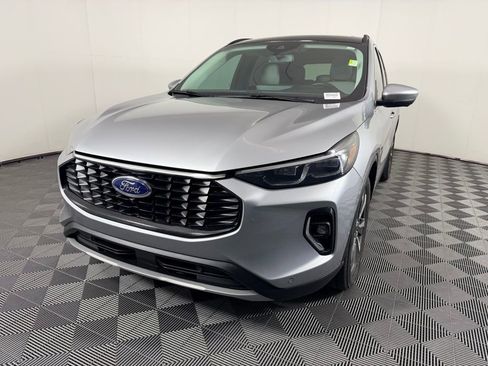 Used 2023 Ford Escape Platinum w/ Premium Technology Package image 10