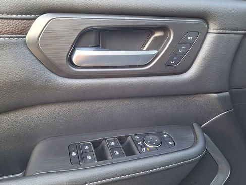 Certified 2025 Nissan Armada Platinum image 17