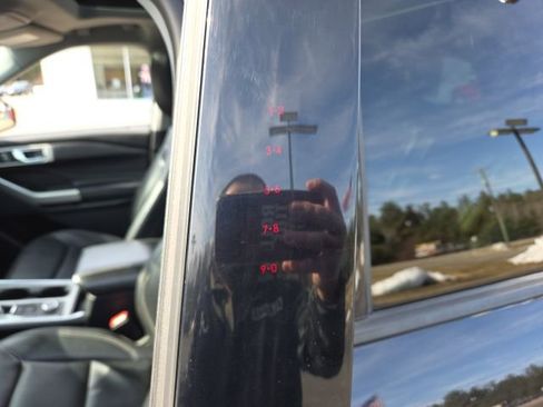 Used 2022 Ford Explorer XLT image 16