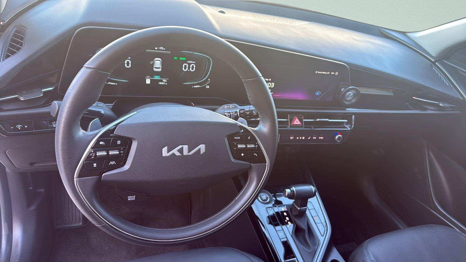 Used 2025 Kia Niro EX FWD image 19