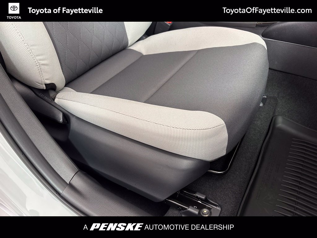 Used 2027 Toyota Corolla LE FWD image 11