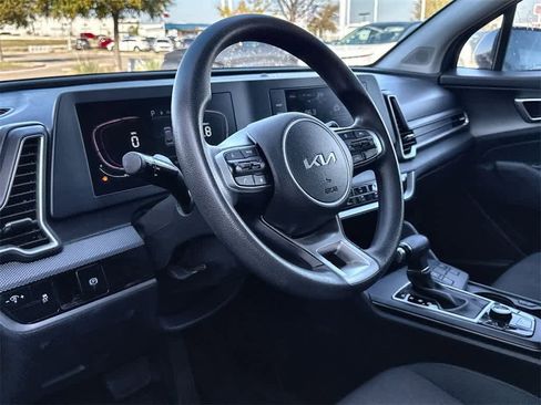 Used 2023 Kia Sportage LX image 3