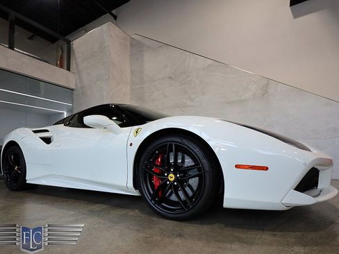 Used 2018 Ferrari 488 Spider RWD image 18