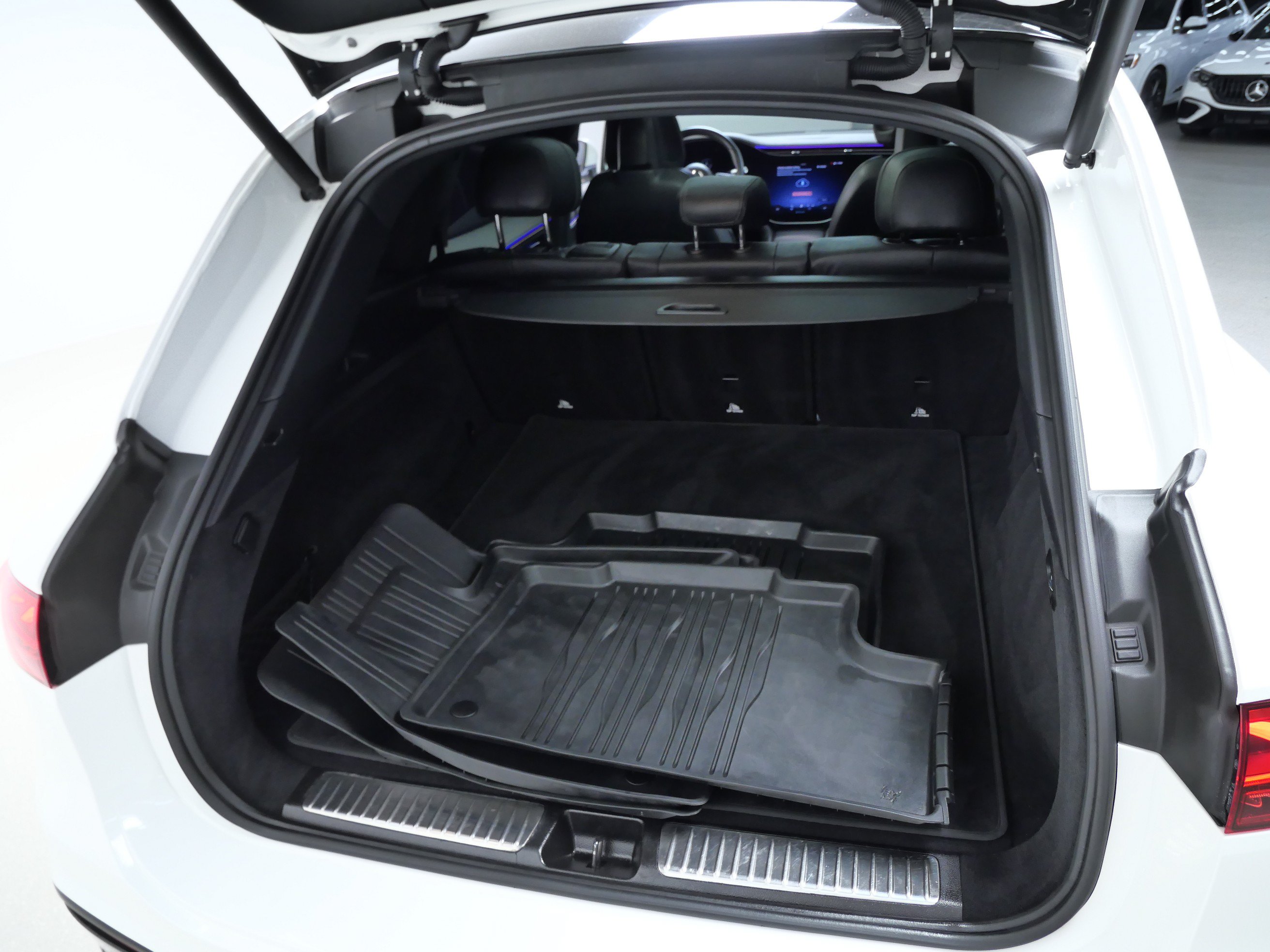 Certified 2023 Mercedes-Benz EQS 580 4MATIC SUV image 6