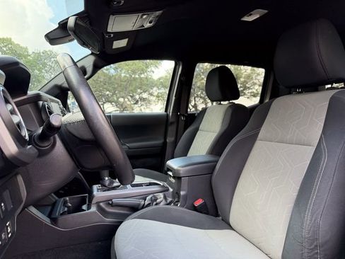 Used 2021 Toyota Tacoma TRD Sport w/ Technology Package RWD image 7