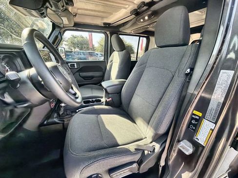 Used 2025 Jeep Wrangler Unlimited Sport AWD/4WD image 18