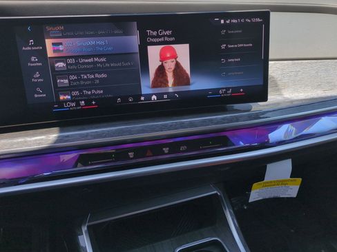 Used 2025 BMW i7 xDrive60 w/ Executive Package image 28