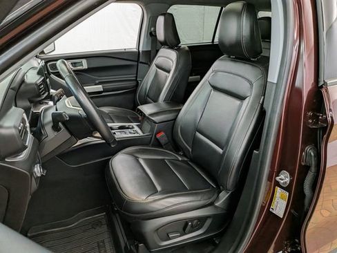 Used 2022 Ford Explorer XLT w/ Equipment Group 202A image 12