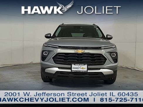 Used 2025 Chevrolet TrailBlazer LT AWD/4WD image 3