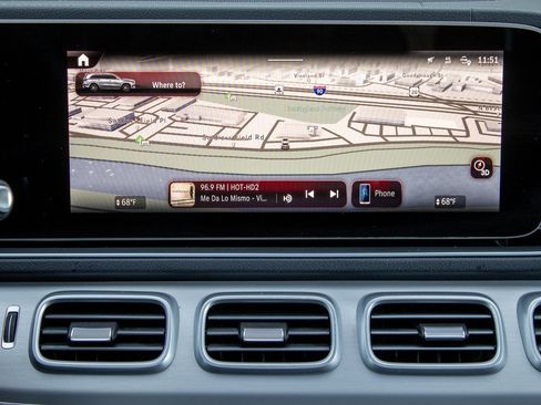 Used 2024 Mercedes-Benz GLS 450 4MATIC image 17