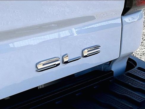 Used 2024 GMC Sierra 2500 SLE w/ SLE Convenience Package image 11