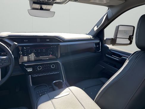 Used 2025 GMC Sierra 3500 Denali w/ Denali Reserve Package image 23