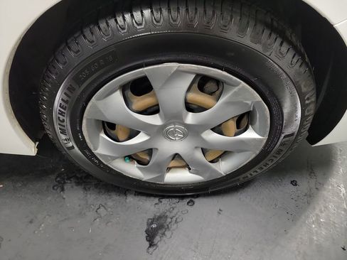 Used 2014 MAZDA MAZDA3 i Sport image 11