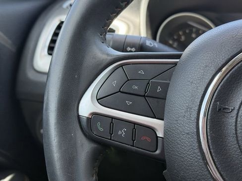 Used 2019 Jeep Compass Latitude image 24