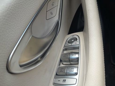 Used 2023 Mercedes-Benz E 350 4MATIC Sedan image 9