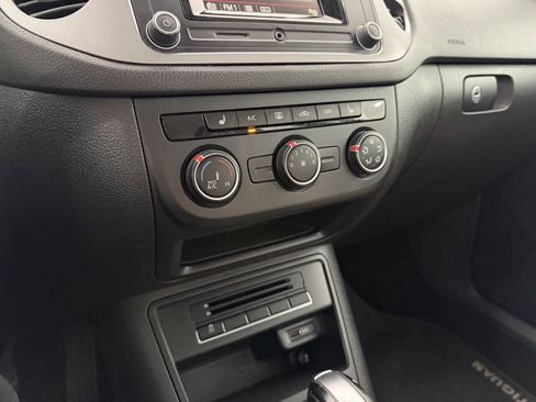 Used 2016 Volkswagen Tiguan S image 31