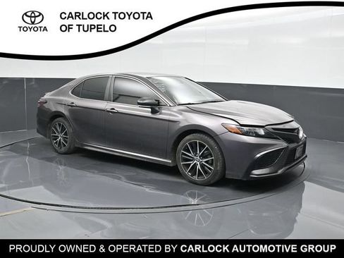 Used 2022 Toyota Camry SE FWD image 6
