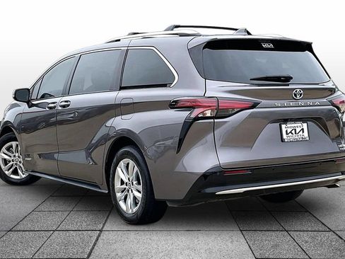 Used 2021 Toyota Sienna Limited FWD image 11
