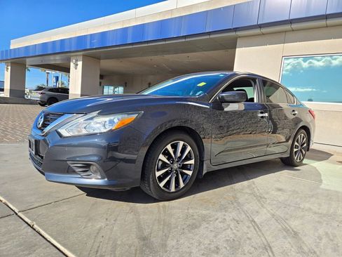 Used 2017 Nissan Altima 2.5 SV image 2