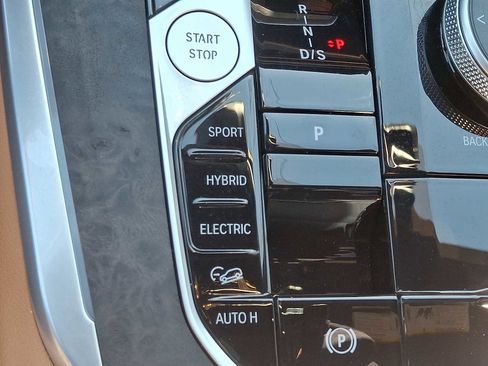 Certified 2025 BMW X5 xDrive50e w/ M Sport Package image 24