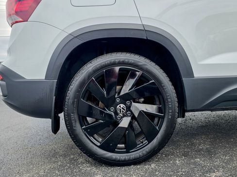 Used 2024 Volkswagen Taos SE w/ Taos Adventure Package image 15
