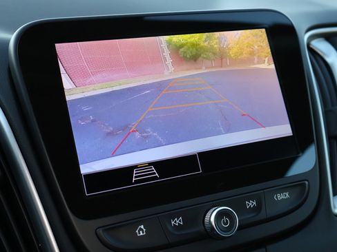 Used 2025 Chevrolet Malibu LT image 5