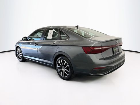 Used 2025 Volkswagen Jetta SE FWD image 5
