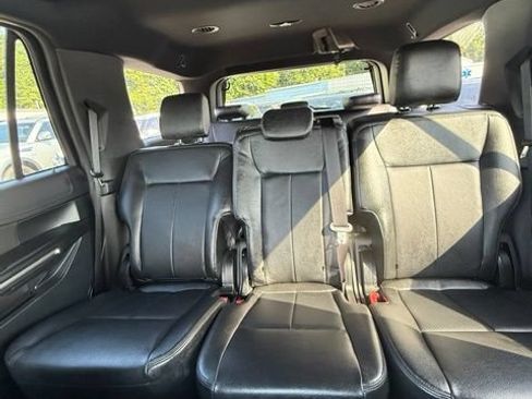 Used 2018 Ford Expedition XLT RWD image 16