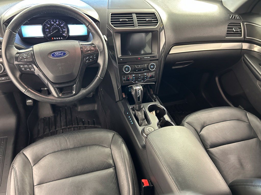 Used 2018 Ford Explorer XLT w/ Equipment Group 202A AWD/4WD image 12