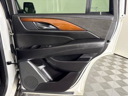 Used 2019 Cadillac Escalade Luxury AWD/4WD image 51