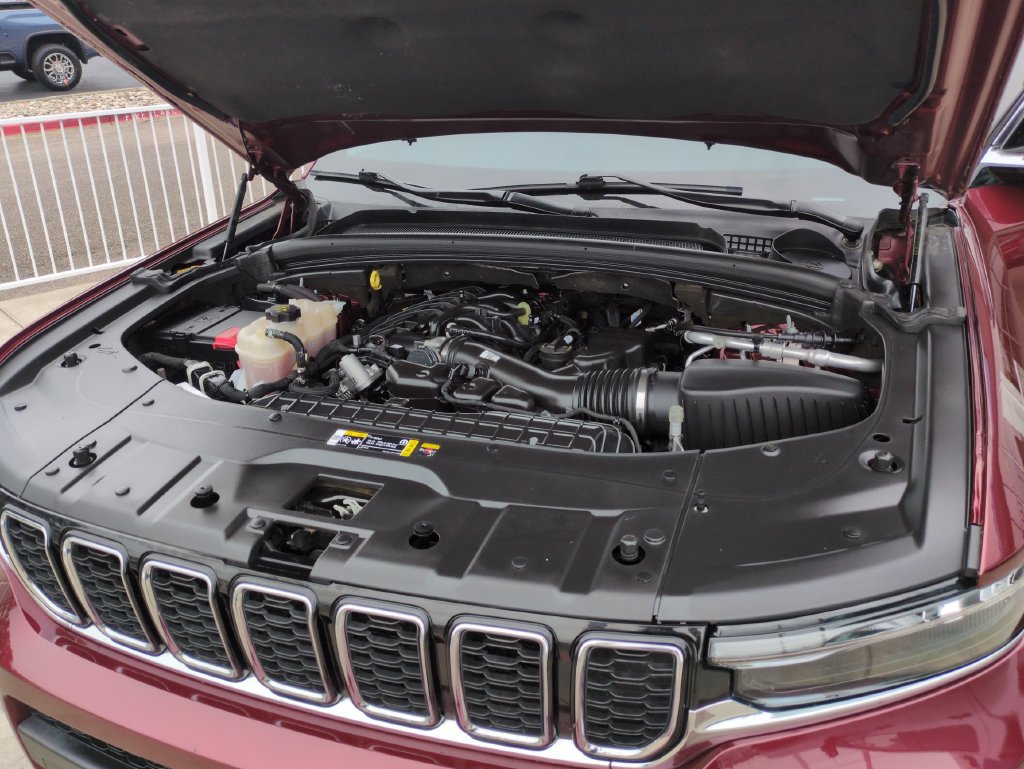 Used 2022 Jeep Grand Cherokee L Limited w/ Trailer Tow Group (B) AWD/4WD image 21