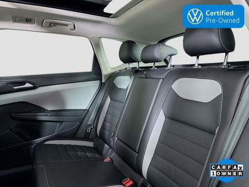 Certified 2022 Volkswagen Taos SEL w/ Panoramic Sunroof Package image 25