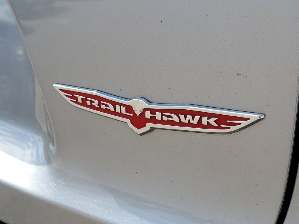 Used 2020 Jeep Cherokee Trailhawk w/ Cold Weather Group AWD/4WD image 6