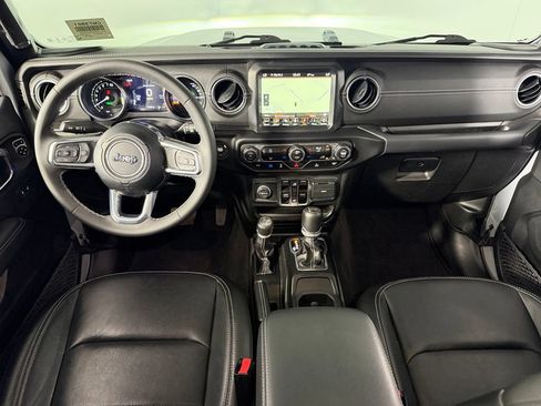 Used 2023 Jeep Wrangler Unlimited Sahara AWD/4WD image 12