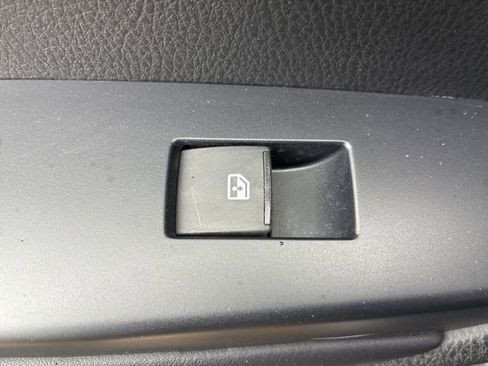 Used 2019 Toyota Highlander XLE AWD/4WD image 20