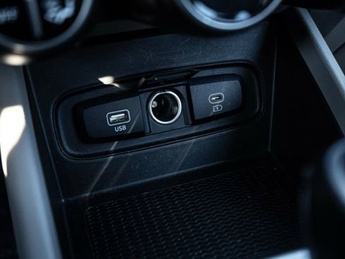 Used 2023 Hyundai Venue SEL image 20