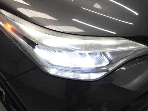 Used 2021 Toyota C-HR LE FWD image 27