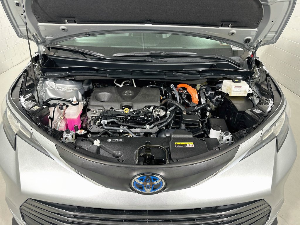 Certified 2022 Toyota Sienna XLE w/ XLE Plus Package AWD/4WD image 31