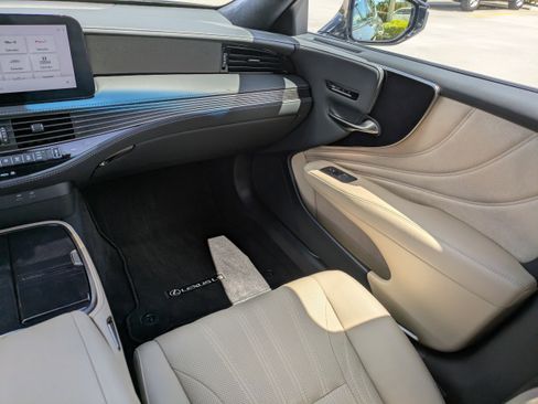 Used 2023 Lexus LS 500 w/ Interior Upgrade Package image 15