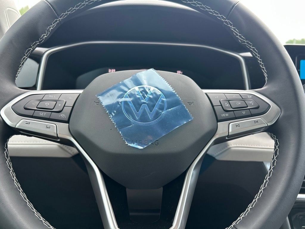 New 2026 Volkswagen Taos SE FWD image 22