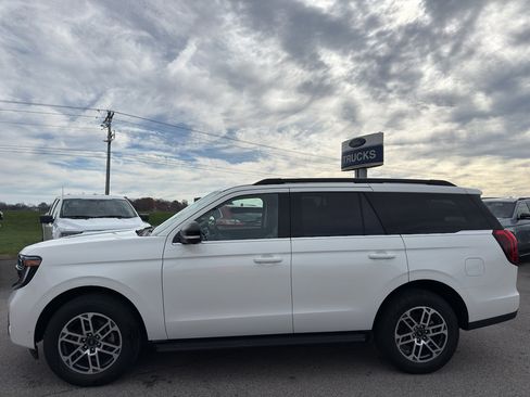 New 2025 Ford Expedition Active image 8