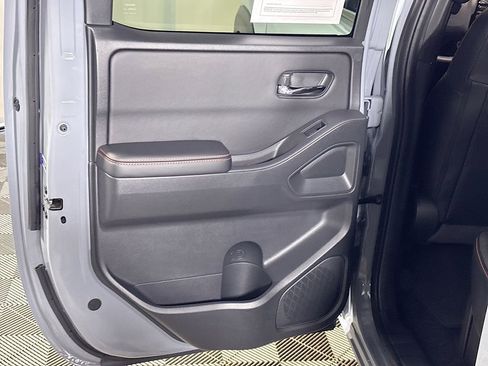 Used 2025 Nissan Frontier PRO-4X w/ Pro Premium Package AWD/4WD image 20