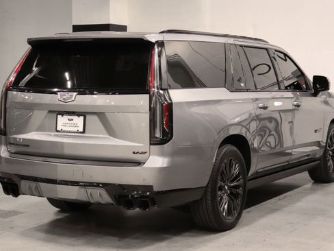 Used 2024 Cadillac Escalade ESV V w/ LPO, ONYX Package image 5