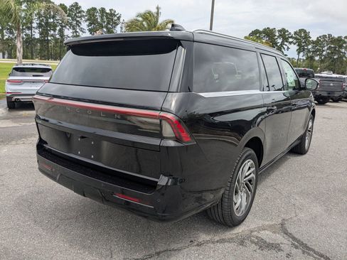New 2025 Lincoln Navigator L Reserve image 4