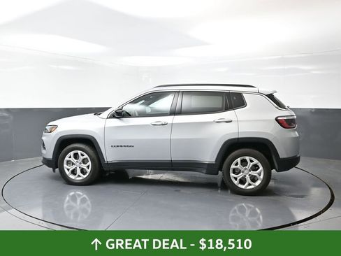 Used 2024 Jeep Compass Latitude image 12