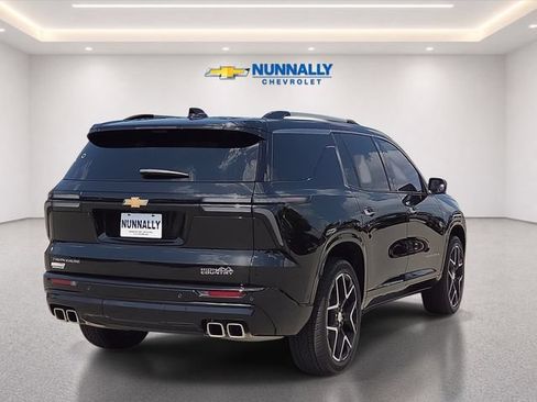Used 2025 Chevrolet Traverse High Country FWD image 4