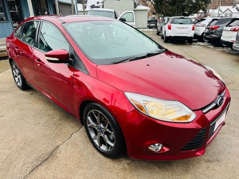 Used 2014 Ford Focus SE w/ Equipment Group 201A image 1