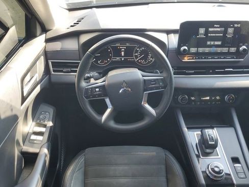 Used 2023 Mitsubishi Outlander SE image 17