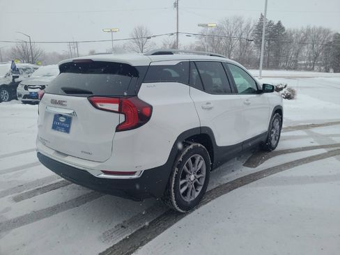 Used 2024 GMC Terrain SLT image 6