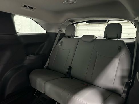 Used 2025 Toyota Sienna XLE image 52